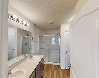 2385 Oak Stream Drive - Photo Thumbnail 10