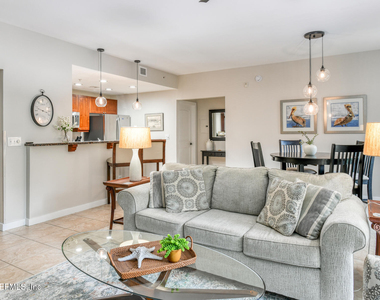 955 Registry Boulevard - Photo Thumbnail 4