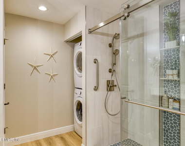 955 Registry Boulevard - Photo Thumbnail 10
