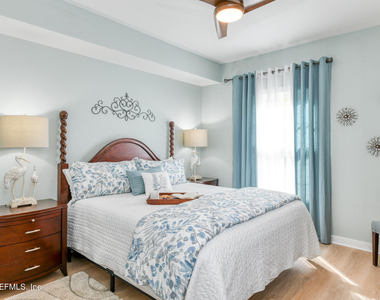 955 Registry Boulevard - Photo Thumbnail 7