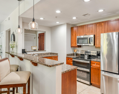 955 Registry Boulevard - Photo Thumbnail 2