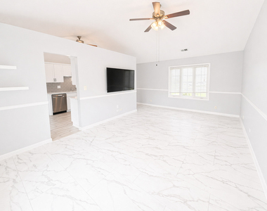 828 Huron Court - Photo Thumbnail 3