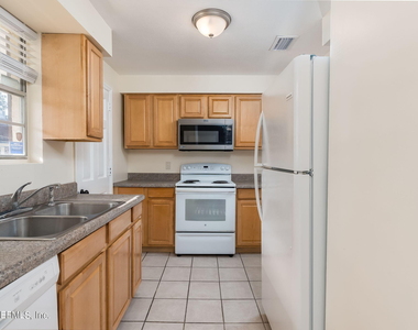 1735 El Camino Road - Photo Thumbnail 3