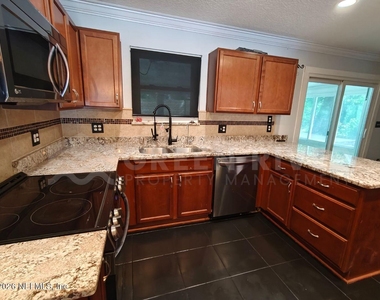 1549 Sonoma Court - Photo Thumbnail 7
