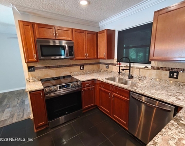 1549 Sonoma Court - Photo Thumbnail 8