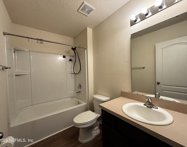 9086 Tahoe Lane - Photo Thumbnail 11