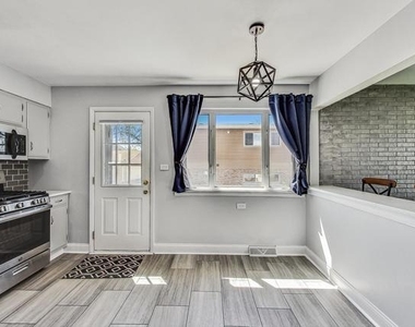 509 N Willow Road - Photo Thumbnail 2