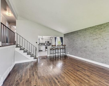 509 N Willow Road - Photo Thumbnail 3