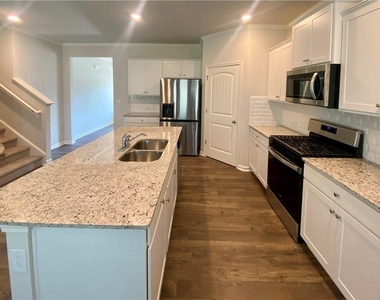 154 Berkeley Trace - Photo Thumbnail 4