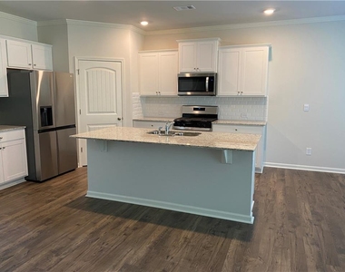154 Berkeley Trace - Photo Thumbnail 3