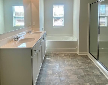 154 Berkeley Trace - Photo Thumbnail 9