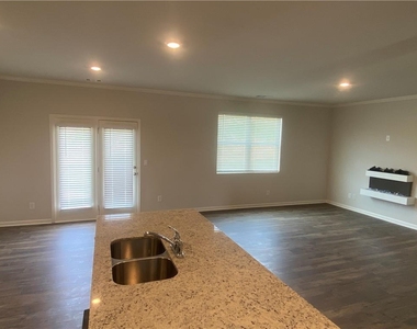 154 Berkeley Trace - Photo Thumbnail 5