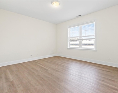 2500 Green Bay Road - Photo Thumbnail 5