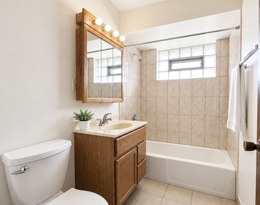 7915 S 84th Avenue - Photo Thumbnail 5