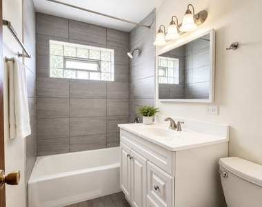 7915 S 84th Avenue - Photo Thumbnail 2