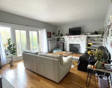 1101 W Pratt Boulevard - Photo Thumbnail 2