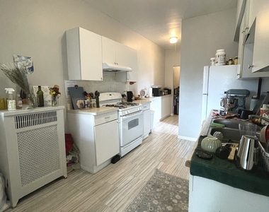 1101 W Pratt Boulevard - Photo Thumbnail 16