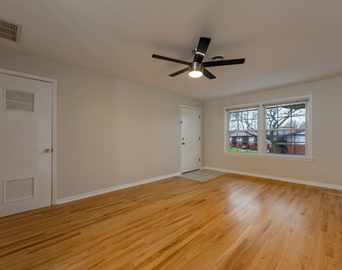 209 Washington Square - Photo Thumbnail 3