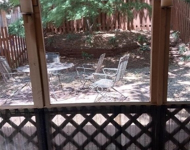 150 Powers Ferry Manor Se - Photo Thumbnail 3