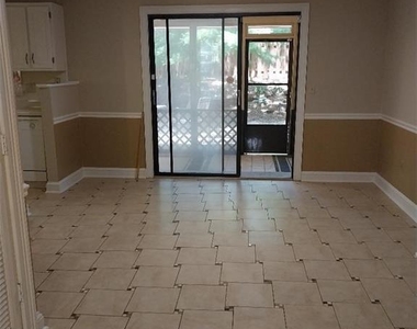 150 Powers Ferry Manor Se - Photo Thumbnail 7