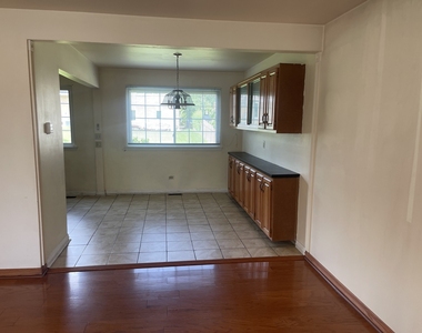 1802 W Willow Lane - Photo Thumbnail 2