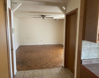 1802 W Willow Lane - Photo Thumbnail 5
