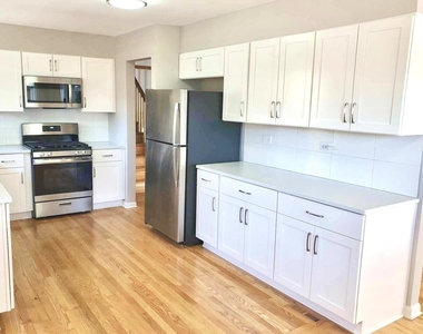 2140 Eastview Drive - Photo Thumbnail 1