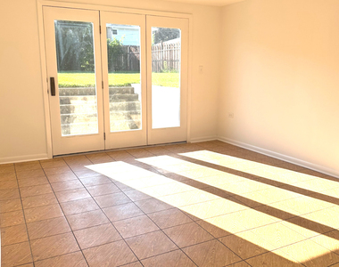 2140 Eastview Drive - Photo Thumbnail 9