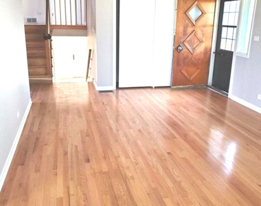 2140 Eastview Drive - Photo Thumbnail 5