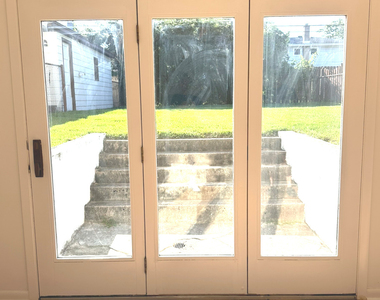2140 Eastview Drive - Photo Thumbnail 8