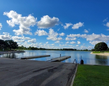 2140 Eastview Drive - Photo Thumbnail 14