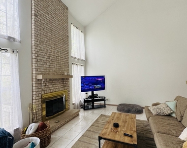 2164 Seaver Lane - Photo Thumbnail 6