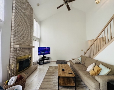 2164 Seaver Lane - Photo Thumbnail 3