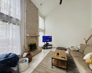 2164 Seaver Lane - Photo Thumbnail 5