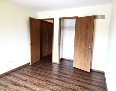 9234 Windsor Parkway - Photo Thumbnail 11