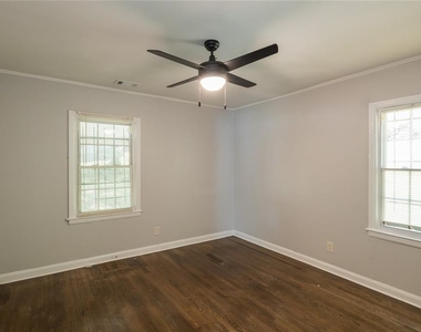 1295 Westmont Road Sw - Photo Thumbnail 8