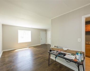 1295 Westmont Road Sw - Photo Thumbnail 5