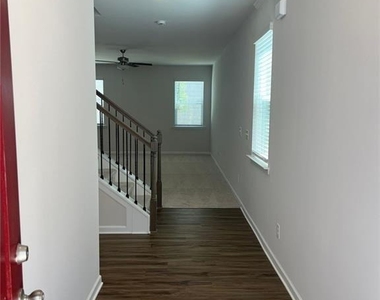 127 Berry Drive - Photo Thumbnail 1