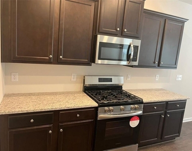 127 Berry Drive - Photo Thumbnail 9