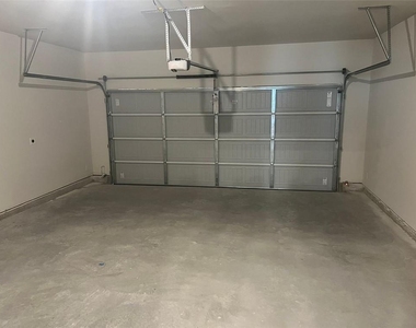 127 Berry Drive - Photo Thumbnail 8