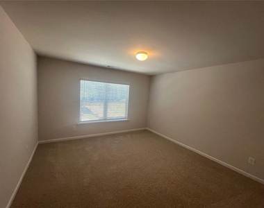 127 Berry Drive - Photo Thumbnail 21