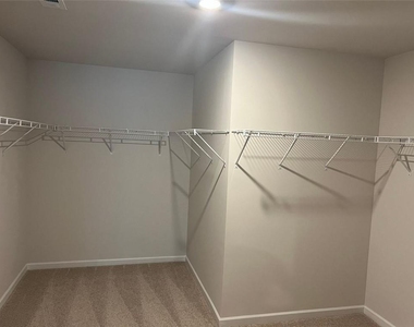 127 Berry Drive - Photo Thumbnail 16