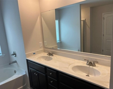 127 Berry Drive - Photo Thumbnail 14