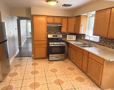 5658 S Kolin Avenue - Photo Thumbnail 6