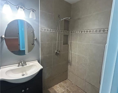 2945 Riverbend Drive - Photo Thumbnail 8