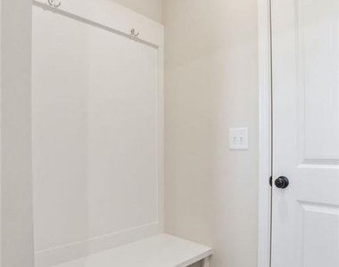 142 Henley Street - Photo Thumbnail 11