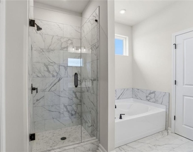 142 Henley Street - Photo Thumbnail 17