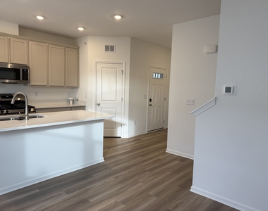 302 Kingsport Drive - Photo Thumbnail 4