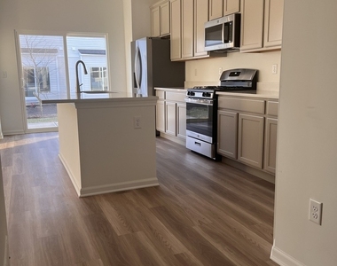 302 Kingsport Drive - Photo Thumbnail 7