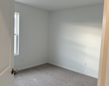302 Kingsport Drive - Photo Thumbnail 14